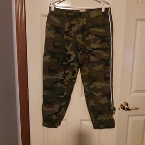 Women's camo Capri pants